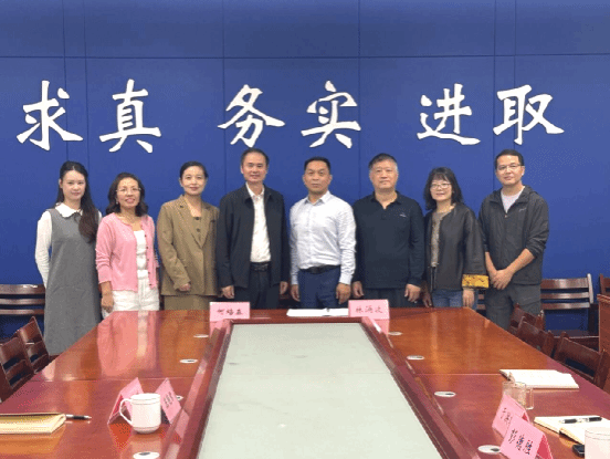 我院与湘江新区教师发展中心举行合作培训项目签约仪式